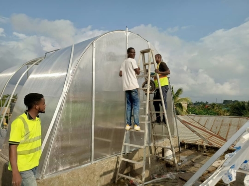 kasus perusahaan terbaru tentang Rumah kaca pengering surya Ghana 5 * 6m
