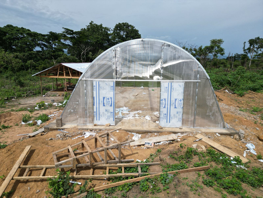 Rumah kaca pengeringan papan PC tahan lama dengan ventilasi canggih untuk pengeringan herbal dengan hasil tinggi